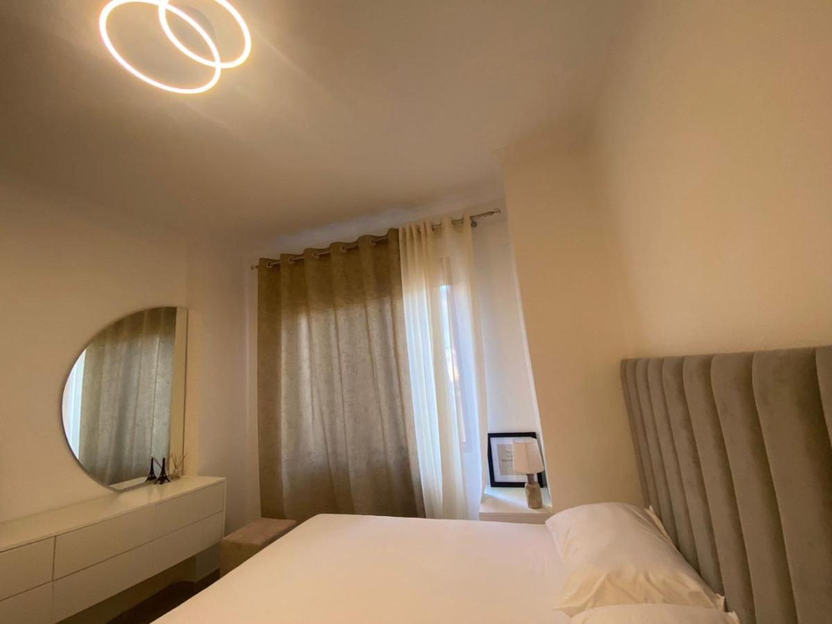 Guest House Open Room Durrës Esterno foto