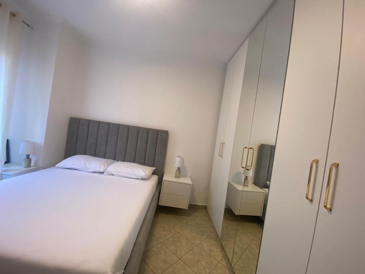 Guest House Open Room Durrës Esterno foto