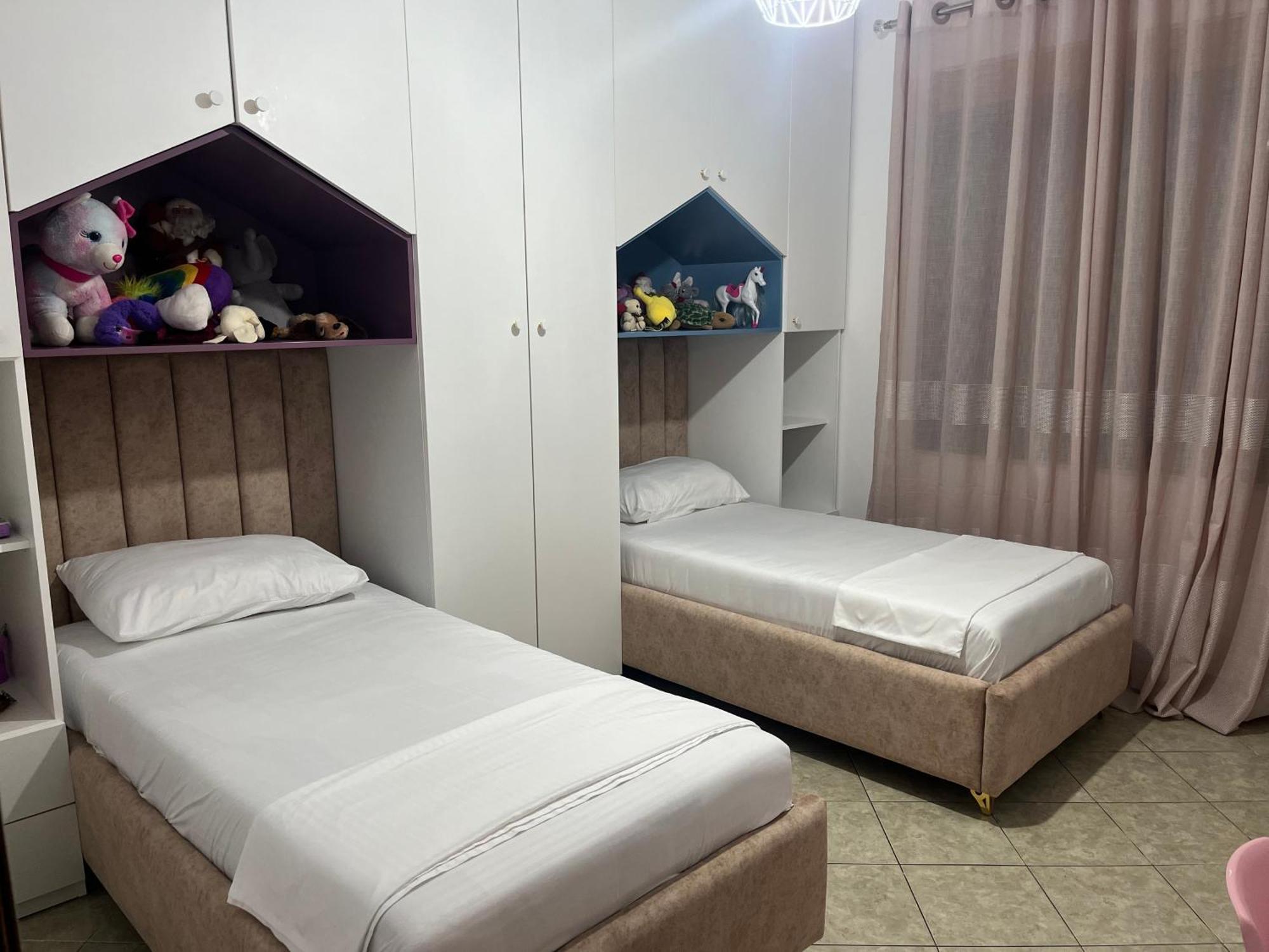 Guest House Open Room Durrës Esterno foto