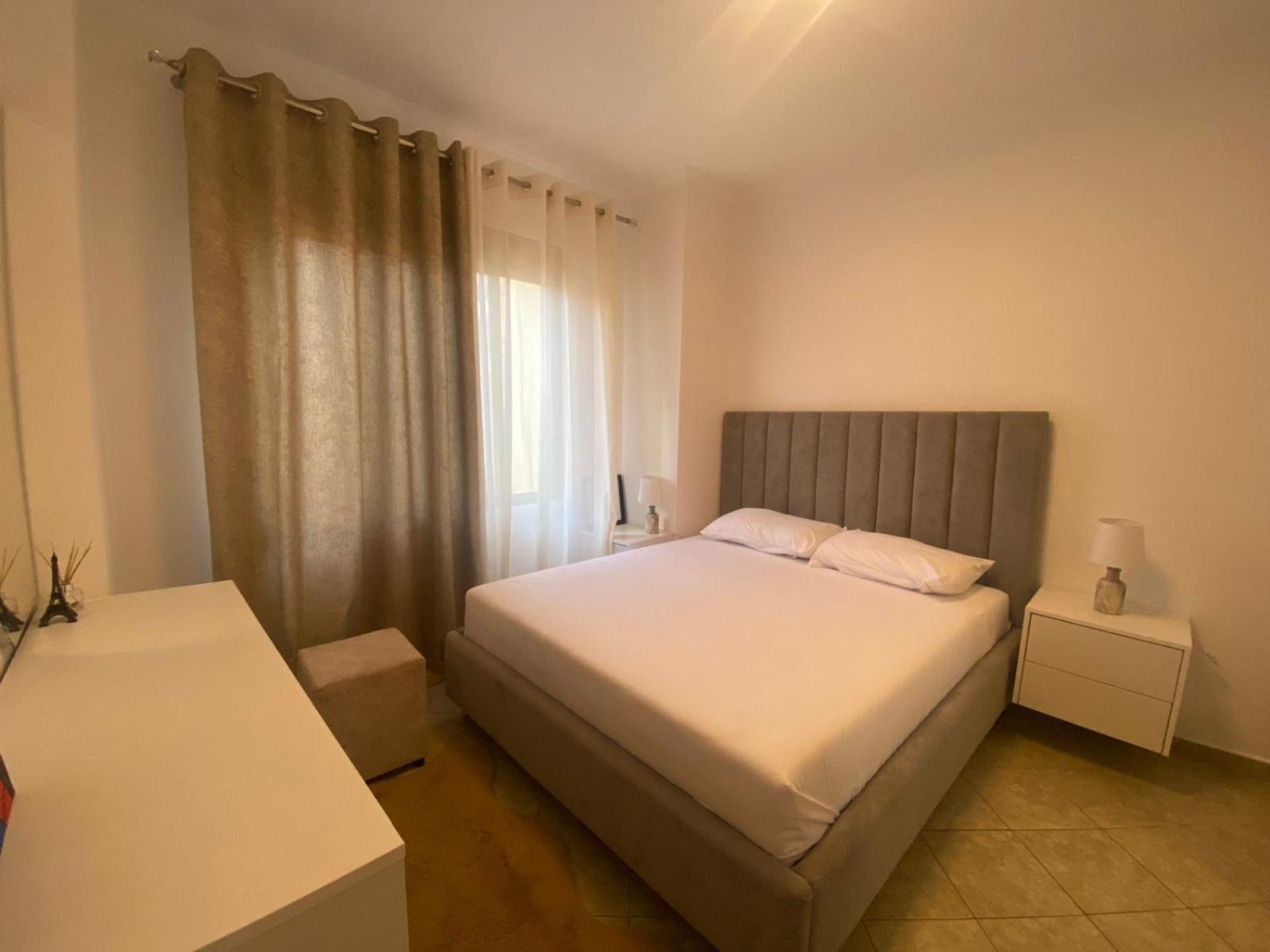 Guest House Open Room Durrës Esterno foto